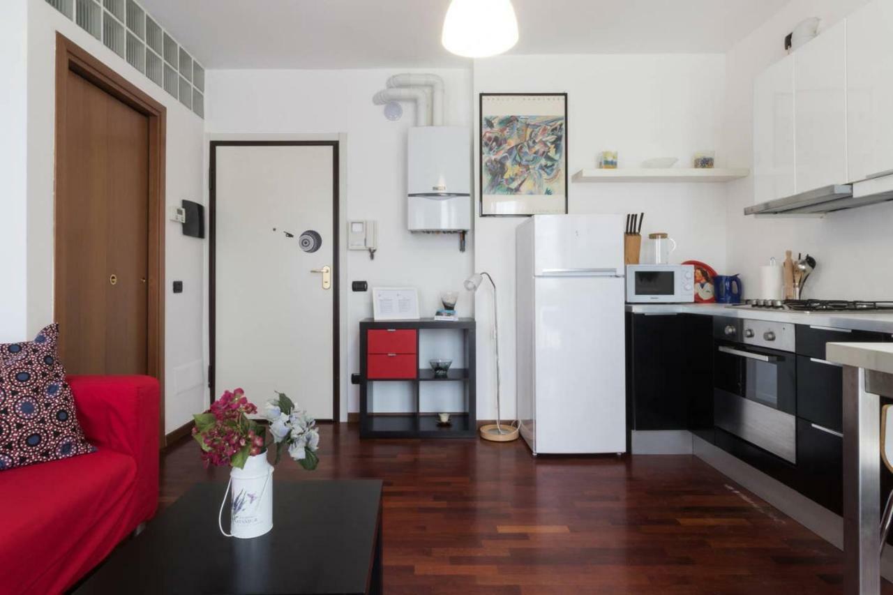 Italianway - Carrara 5 Apartment Милано Екстериор снимка