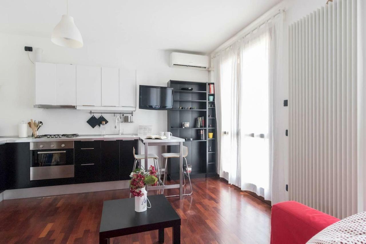 Italianway - Carrara 5 Apartment Милано Екстериор снимка
