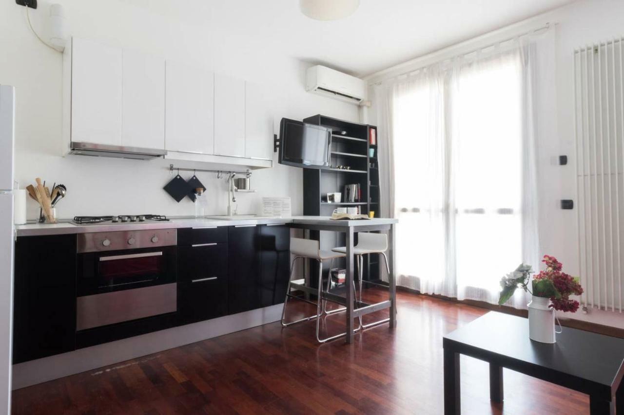 Italianway - Carrara 5 Apartment Милано Екстериор снимка