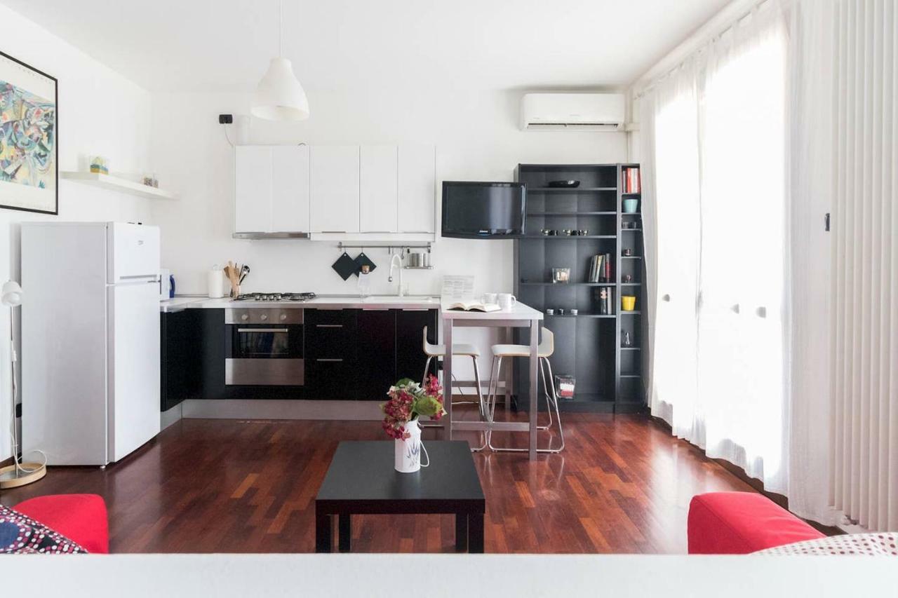 Italianway - Carrara 5 Apartment Милано Екстериор снимка