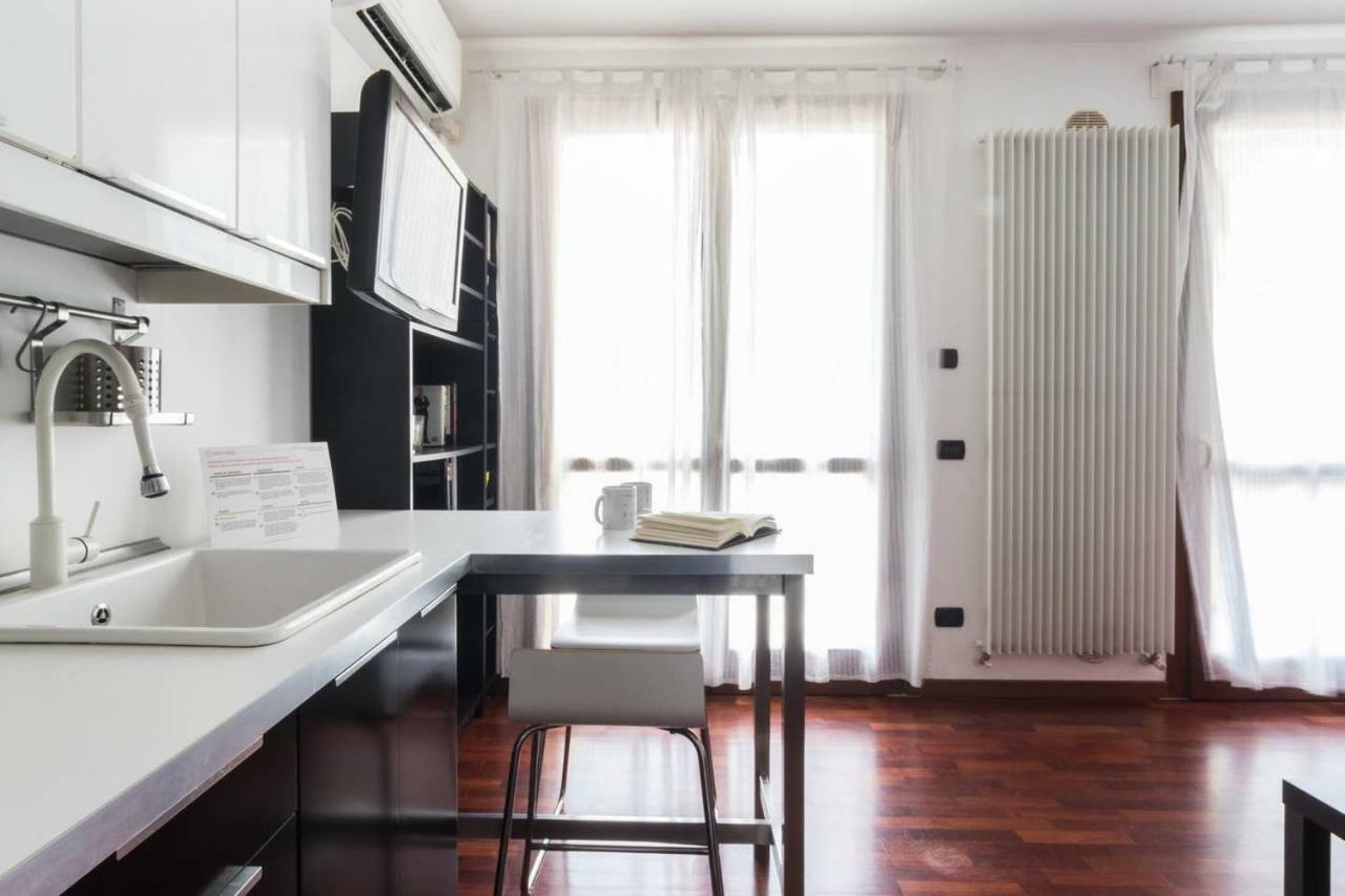 Italianway - Carrara 5 Apartment Милано Екстериор снимка
